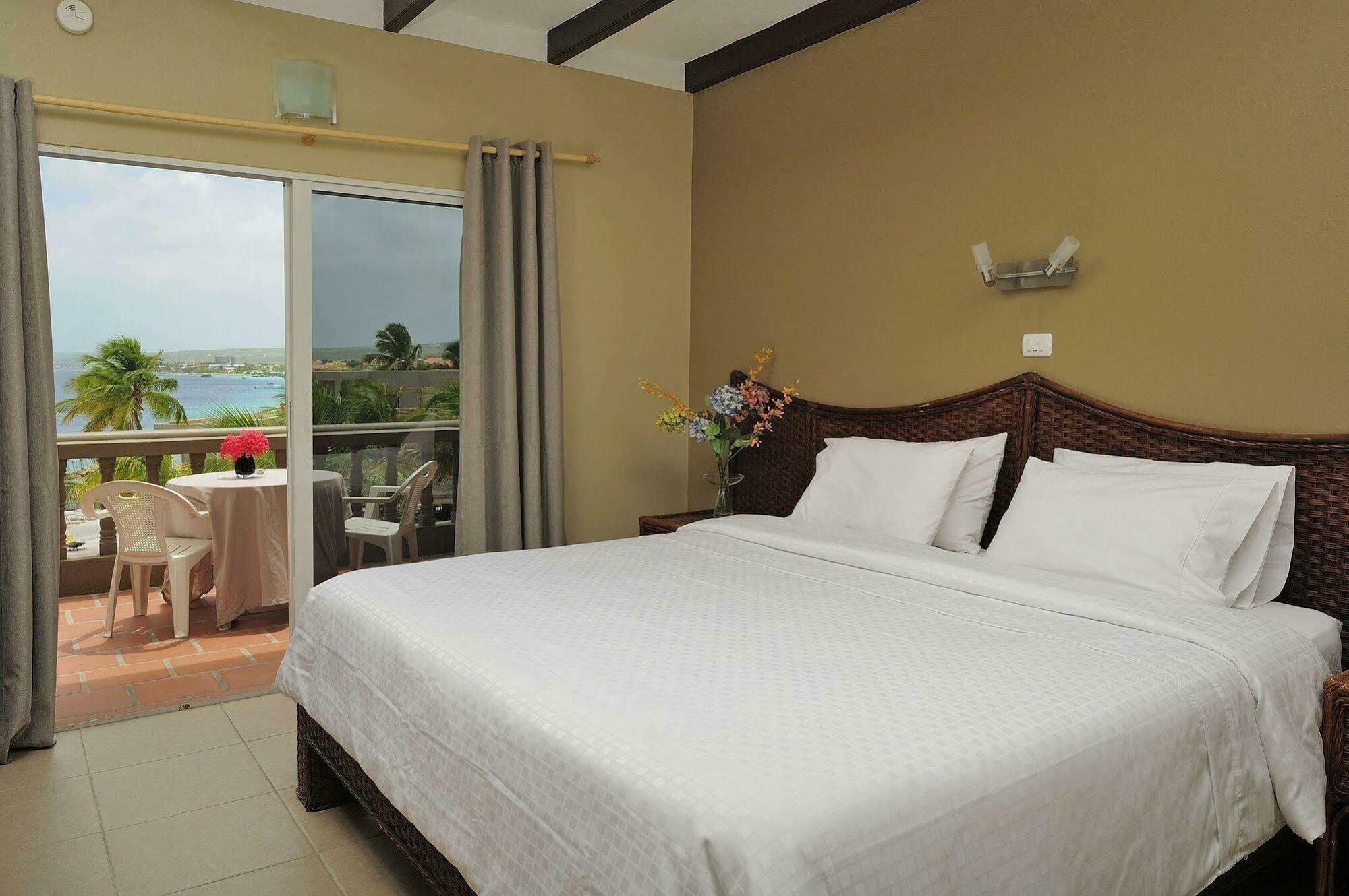 Eden Beach Resort - Bonaire คราเลนไดค์ ภายนอก รูปภาพ